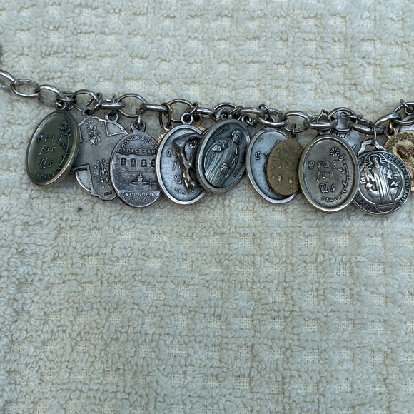 CHRISTMAS IS NEAR!!! Catholic Saints on Thomas Sabo link charm bracelet - Picture 6 of 7